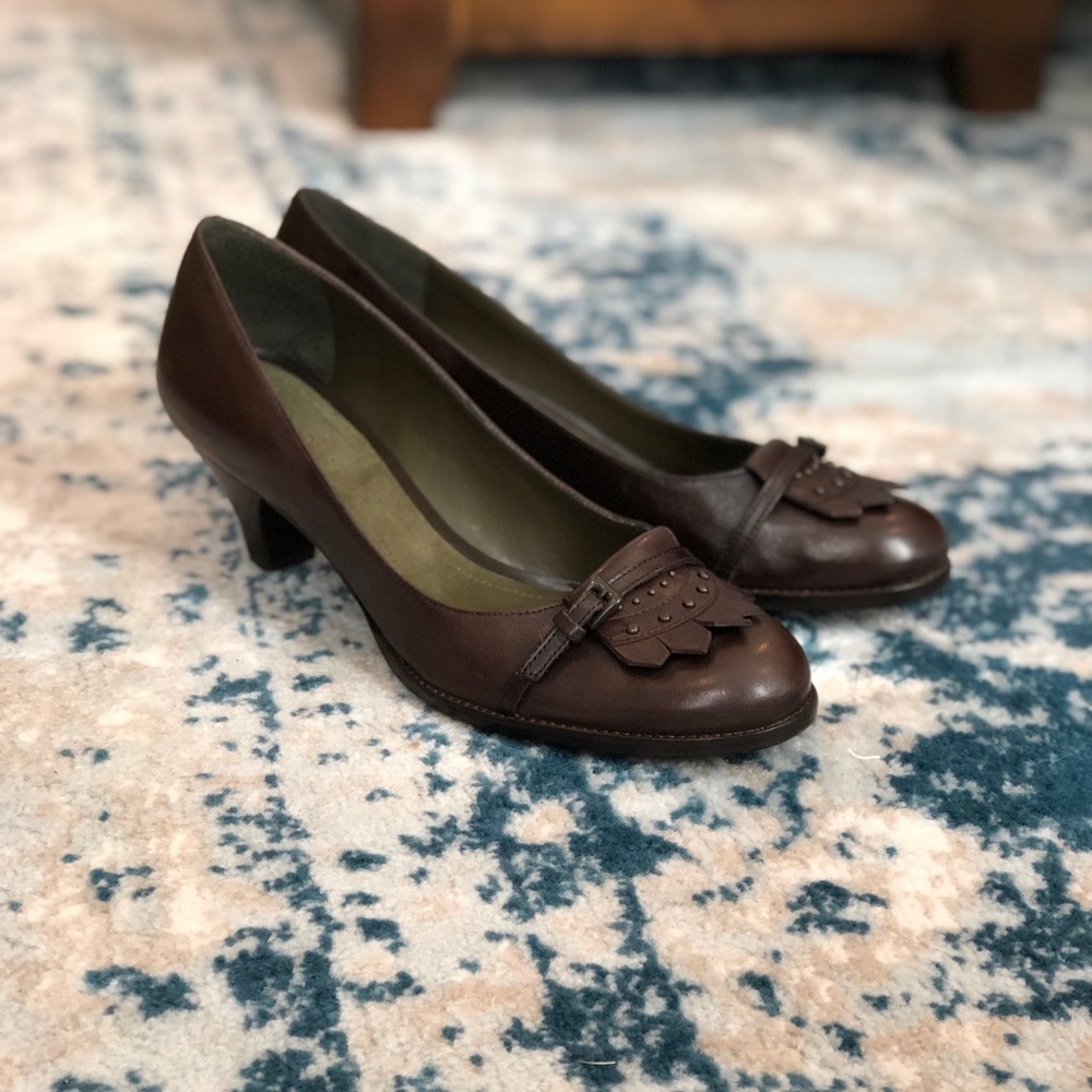 Aerosoles brown oxford pumps